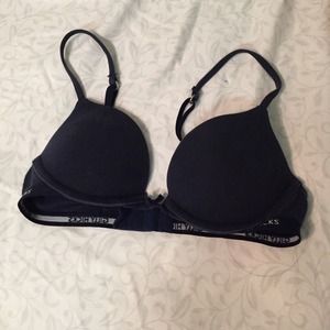 32A Gilly Hicks push up bra