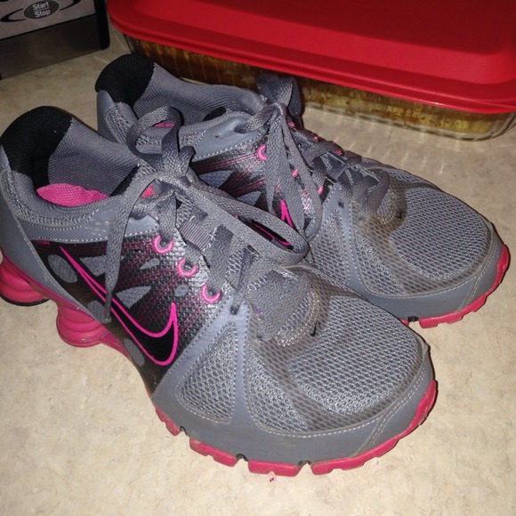 Nike shox agent size 7 👟ON HOLD👟