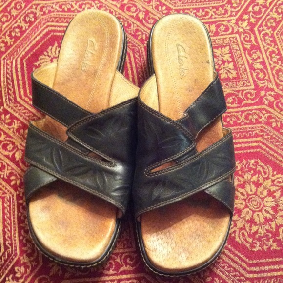 Clarks- Black sandals- size 8M