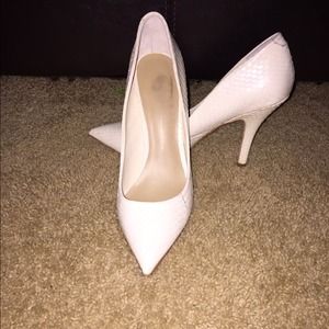 Dolce Vita pumps. White Snakeskin Sue Pointy.