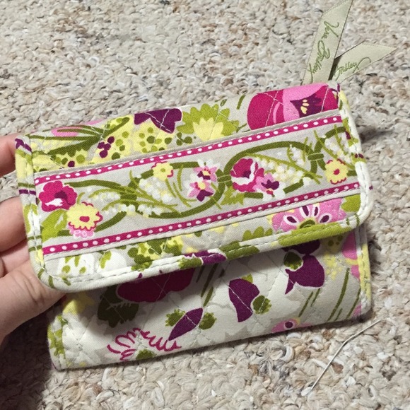 Vera Bradley euro wallet - Picture 1 of 4