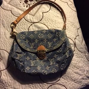 💯 Authentic 💯 Louis V Purse