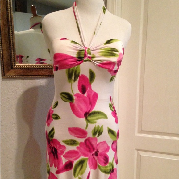 ๐บFlowered Halter Dress๐ธ - Picture 2 of 4