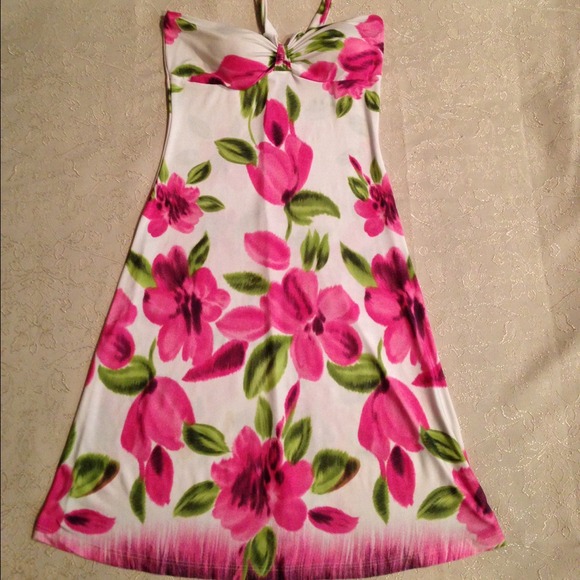 ๐บFlowered Halter Dress๐ธ - Picture 3 of 4