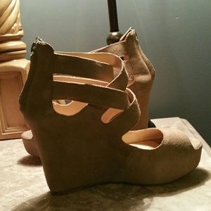 Dolce Vita suede tan platforms