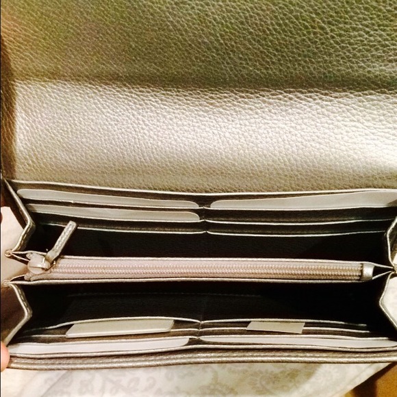 Brand new Gucci wallet- all offers considered - Picture 4 of 4