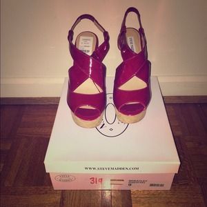 💥SOLD💥Steve Madden Wheatley Fuchsia Wedges
