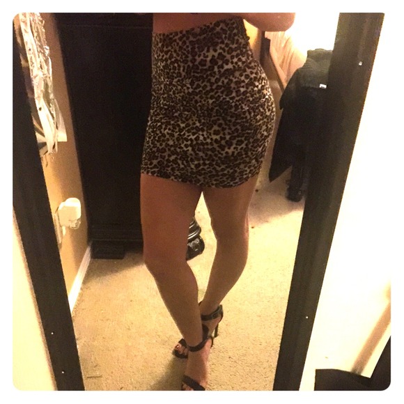 Cheetah/leopard print pencil skirt
