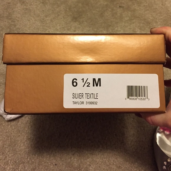 Audrey Brooke size 6 1/2 Silver Taylor heels