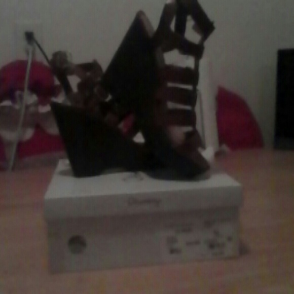 Wedged high heel sandles