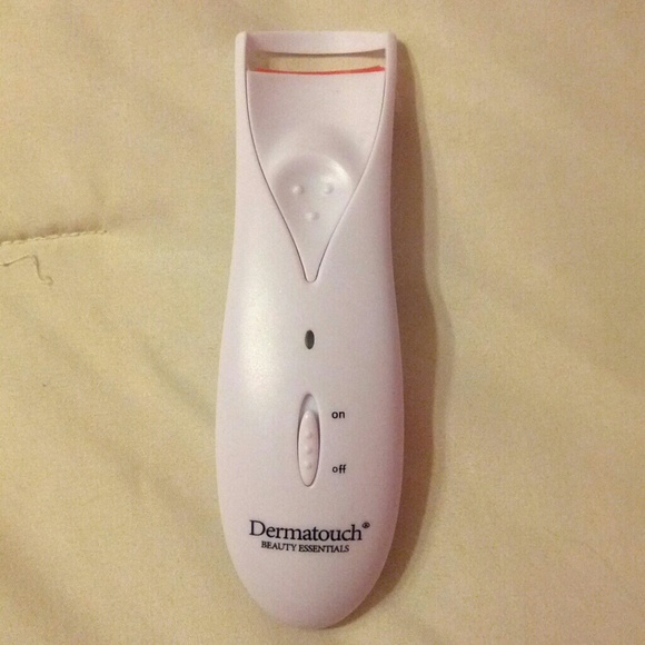 Heated eyelash curler