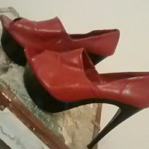Heels - Picture 2 of 3