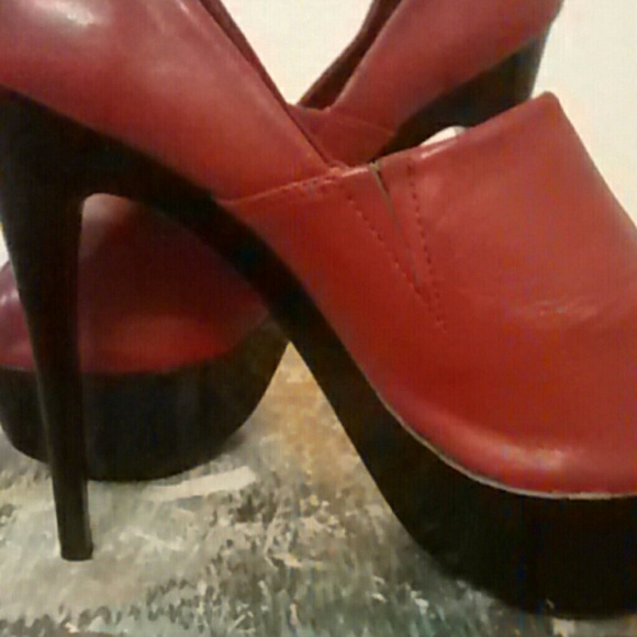 Heels - Picture 3 of 3