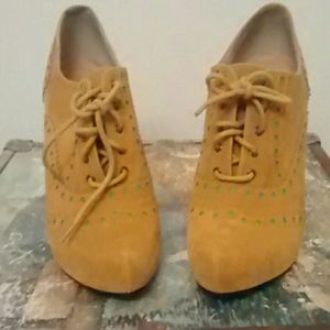 Booties,worn 2-3 times,still clean and cute??????