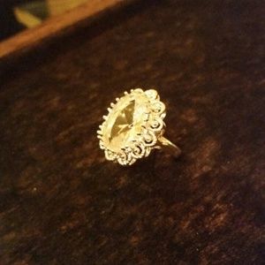 Gorgeous vintage look size 7.5 ring