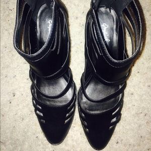 BRAND NEW NEVER WORN CUT OUT BOOTS