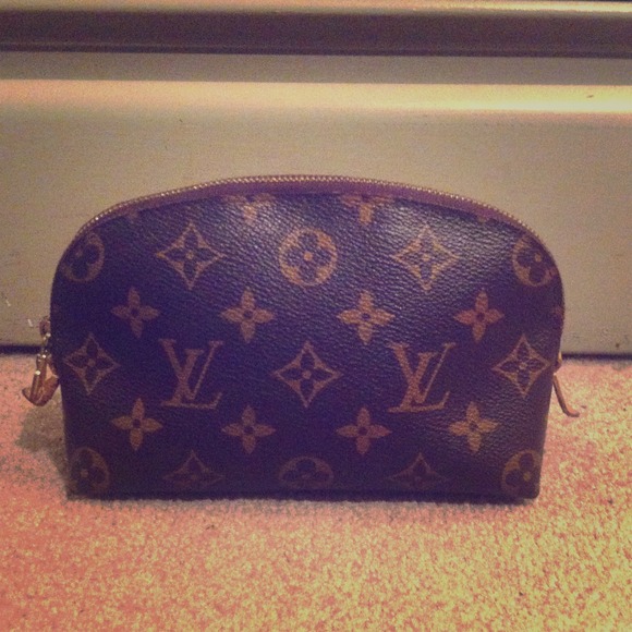 Louis Vuitton Handbags - 🎯FLASH SALE! Monogram Cosmetic Pouch