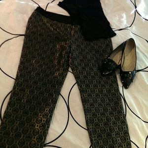 Black and gold woven capri