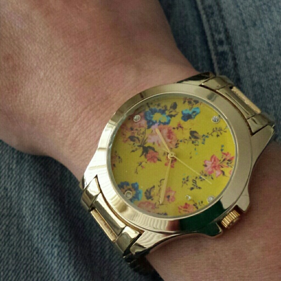 Olivia Pratt Accessories - ☆HP×2☆ Olivia Pratt Boyfriend Gold Floral Watch