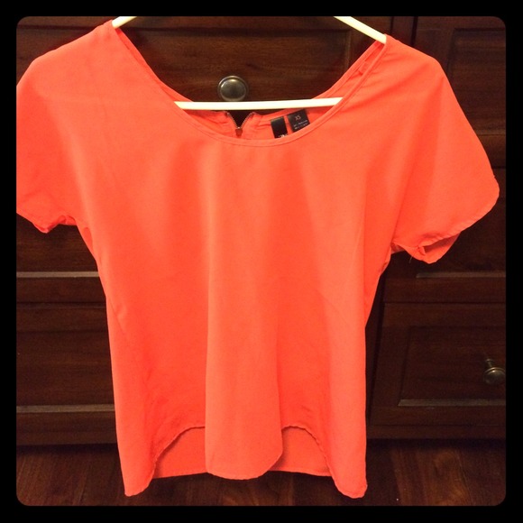 Coral shirtsleeve top with exposed zipper
