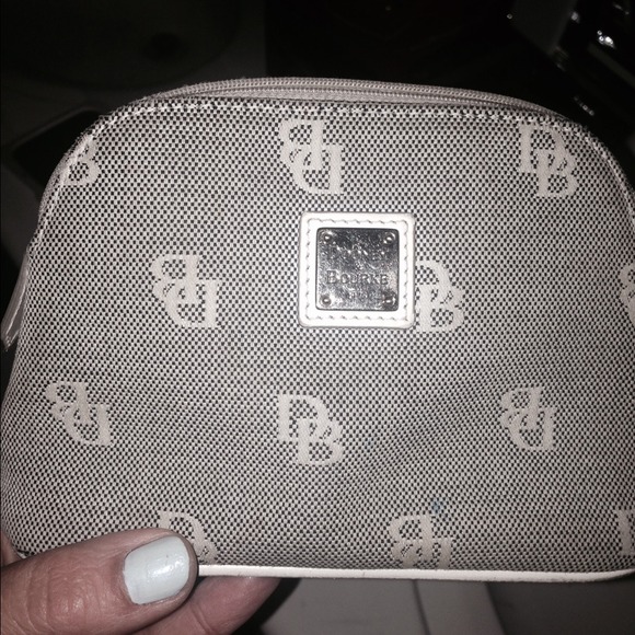 Dooney and Bourke cosmetic bag. - Picture 3 of 4