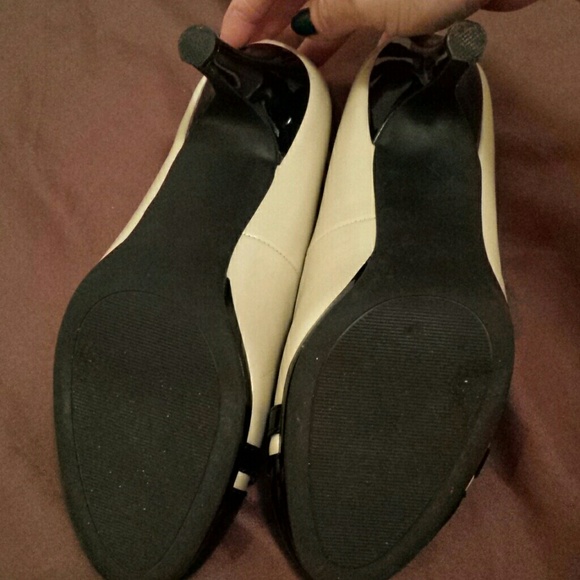 Heels - Picture 2 of 3
