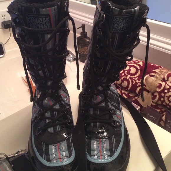 Coach "Peggey" Boots and Matching Purse - Picture 2 of 4