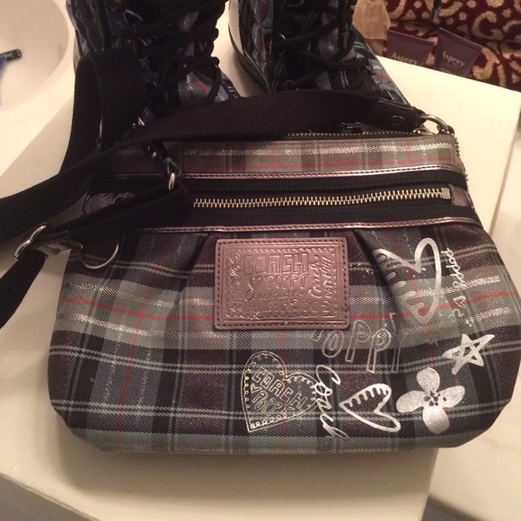 Coach "Peggey" Boots and Matching Purse - Picture 3 of 4