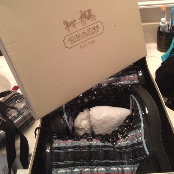 Coach "Peggey" Boots and Matching Purse - Picture 4 of 4