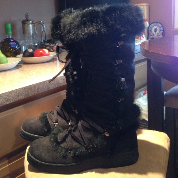 Beautiful black fur boots size 9 zip up on side
