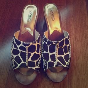 Wood soled giraffe print sandal