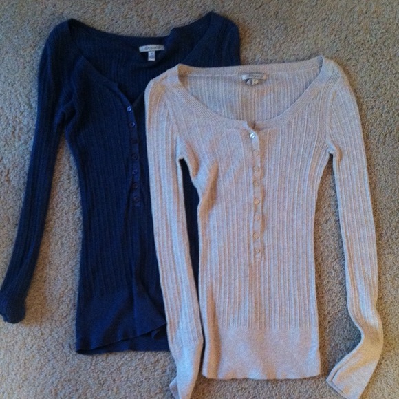 Blue and creme colored long sleeve bundle