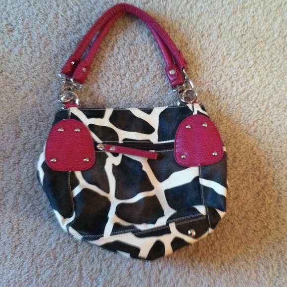 Giraffe print purse