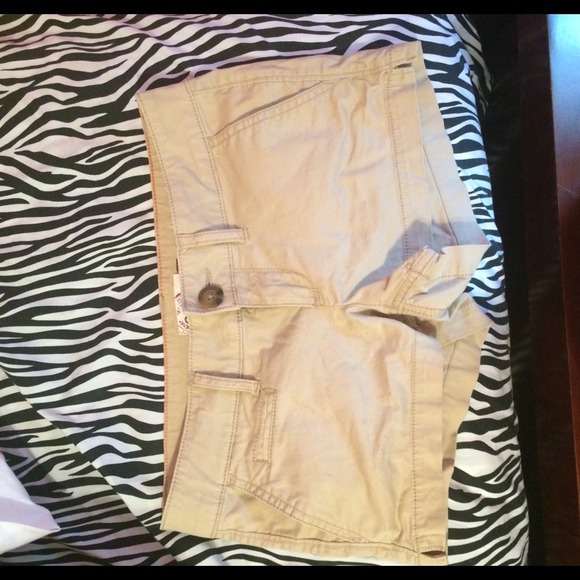 khaki shorts