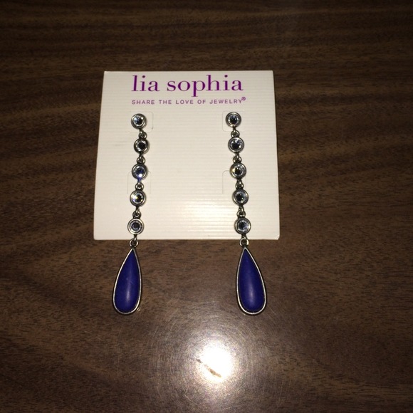 Lia sophia earrings