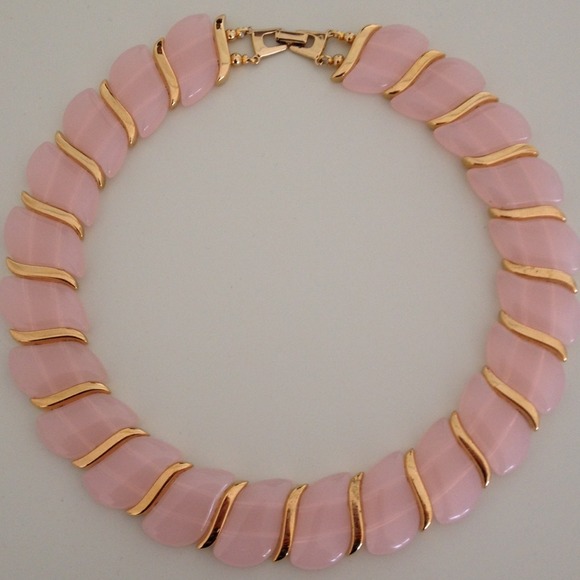 🌸Pink statement necklace