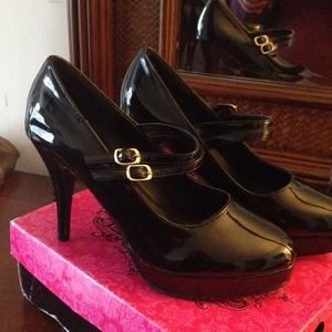Black, new, Mary Jane pumps!