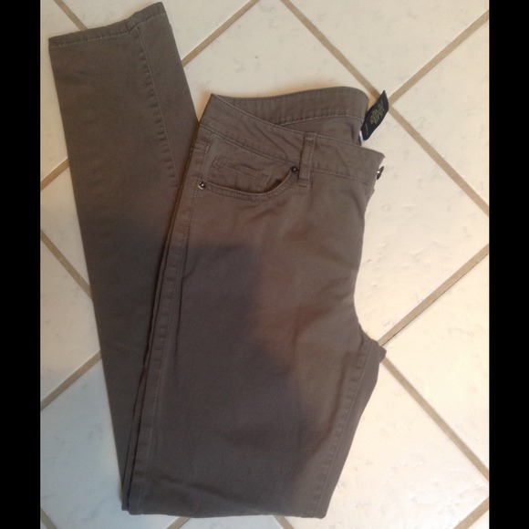 Gray Victoria's Secret skinny jeans - Picture 1 of 3