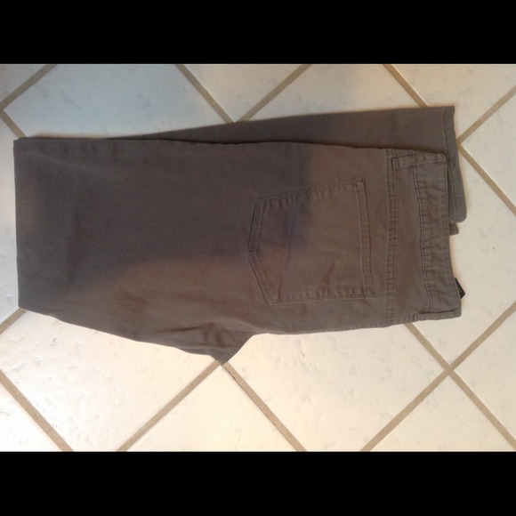 Gray Victoria's Secret skinny jeans - Picture 2 of 3