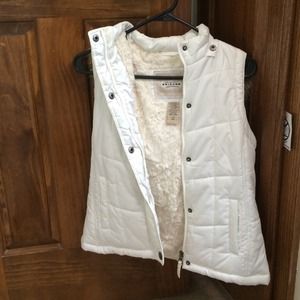 Girls large (14) white vest with detachable hood