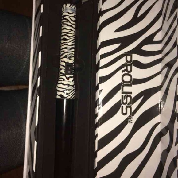 Curling wand 32"32" new never used