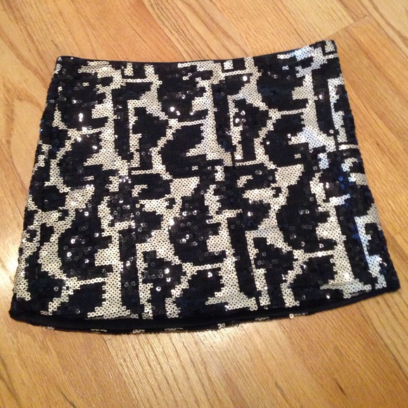 Black and gold sequin skirt