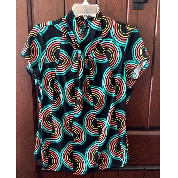 ❤️SALE❤️Loud and Beautiful Stretch Blouse👐