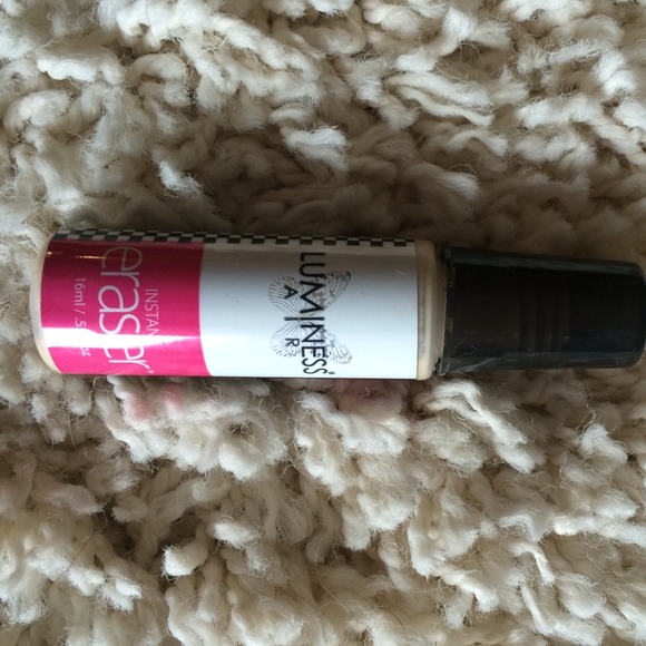 Instant Eraser   Better than concealer