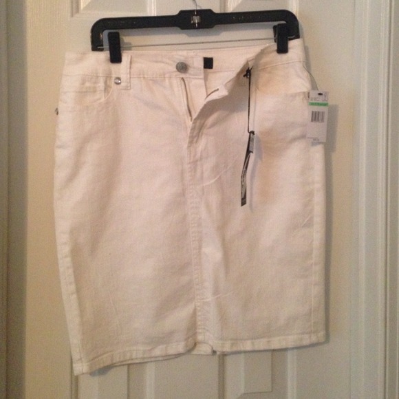 Nine West White denim skirt