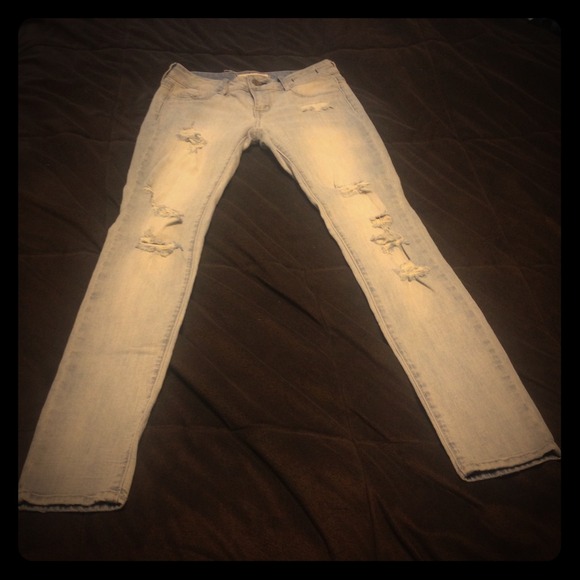 Bullhead Black ripped jeans**PRICE DROP** - Picture 1 of 4