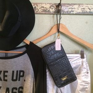 NWT Black Faux Alligator Wristlet Wallet