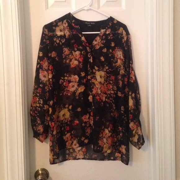 Flowy floral blouse