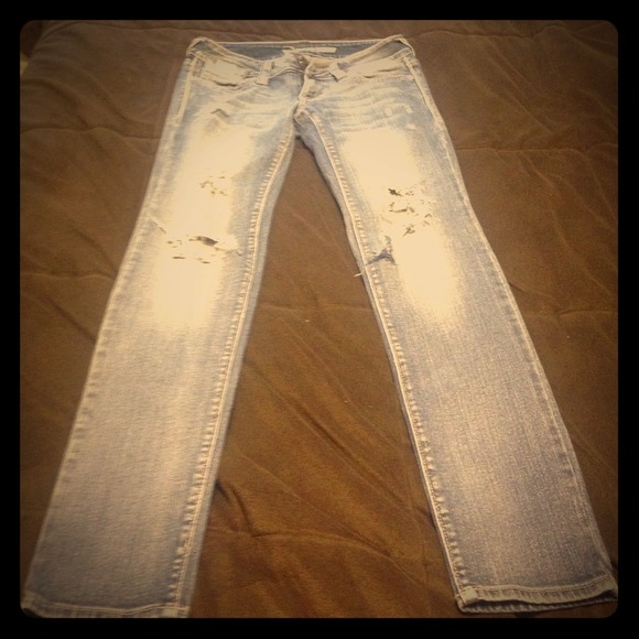 Bullhead medium wash destroyed jeans**PRICE DROP**