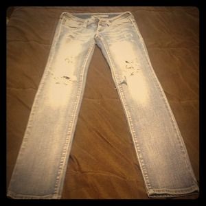Bullhead medium wash destroyed jeans**PRICE DROP**